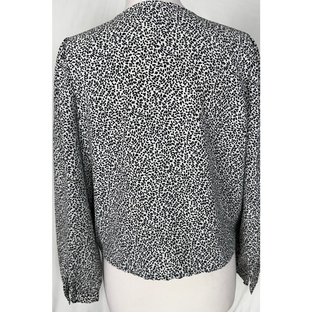 A New Day Womens Medium V Neck Wrap Blouse Top Black White Print Polyester - Picture 6 of 7